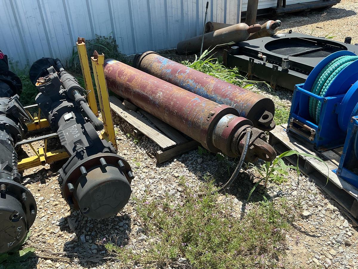Used Hydraulic Cylinders x2