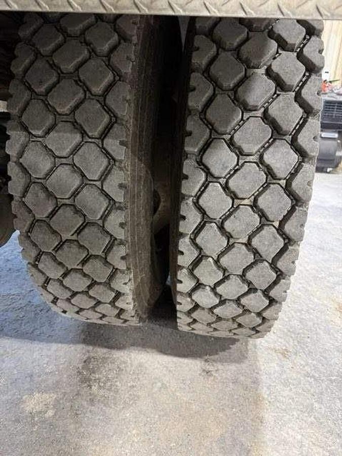 Used 2000 Volvo Rapid Rail Single-Axle Automated Side-Loader