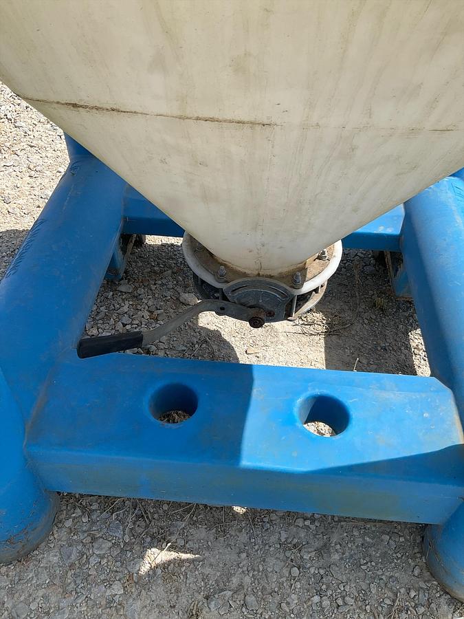 Used Snyder Flowmaster Plastic Hopper