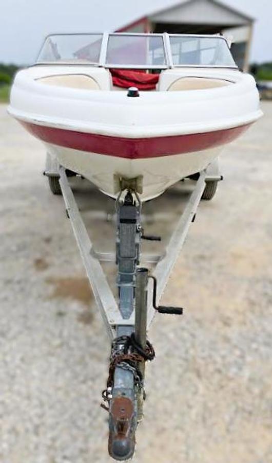 Used 2004 Caravelle Boat w/Trailer, 17' Fiberglass Hull