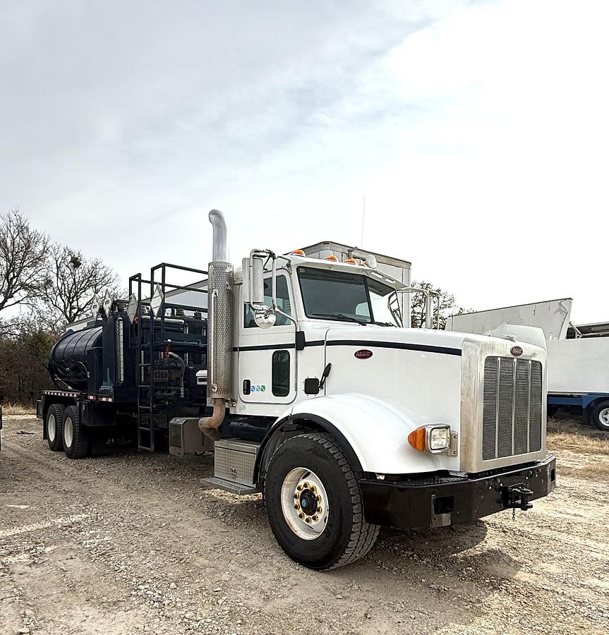 Used 2010 365 Peterbilt Acid Truck