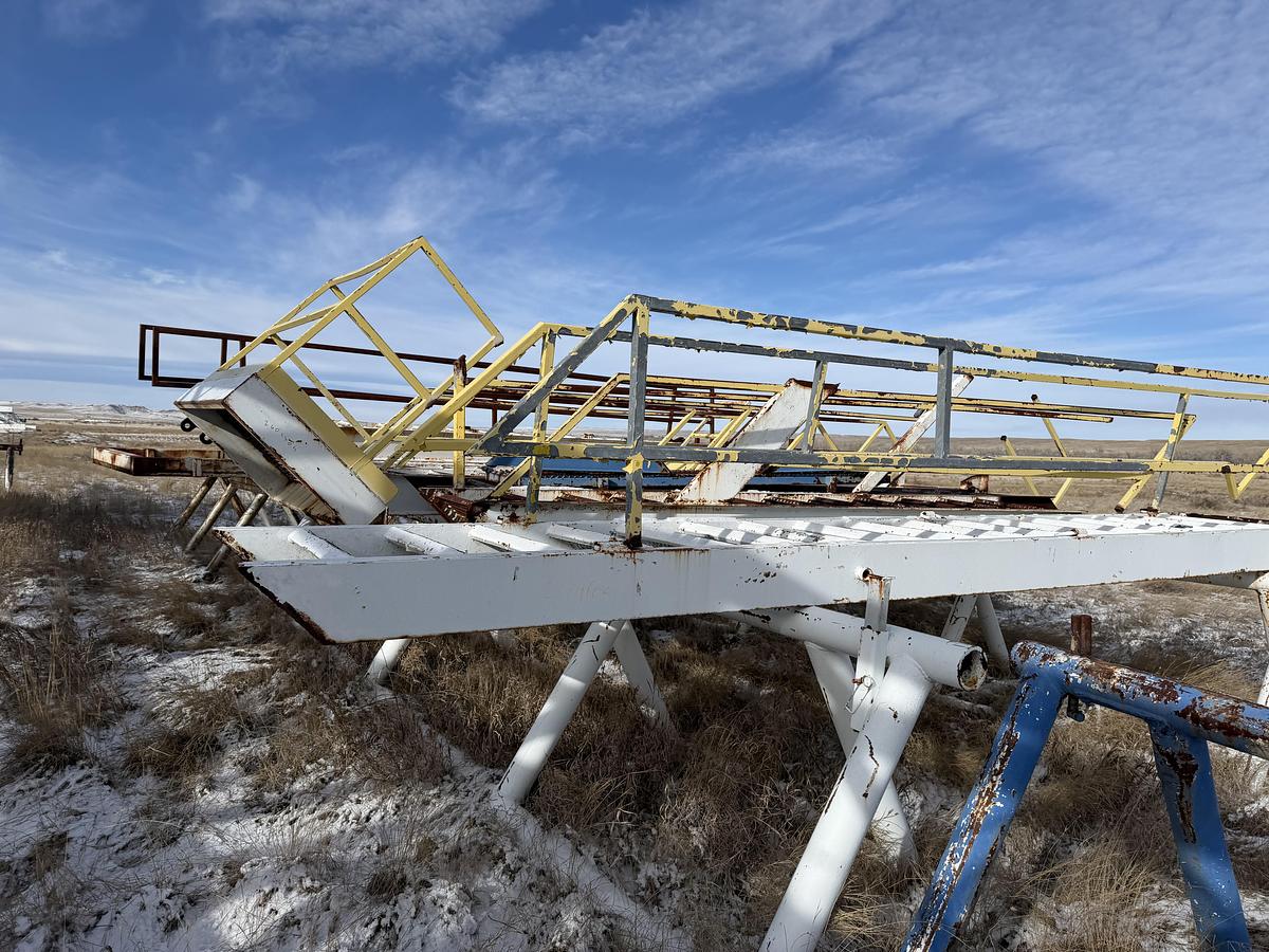 Used Wind Walls, Walkways, Flow Line Pipe, Hoses, Stairs V Door, Skids Rig #235
