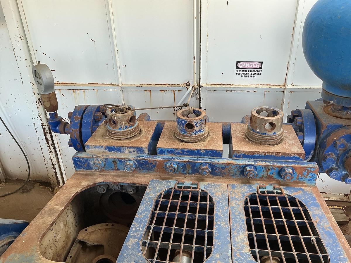 Used Mud Pump Skid Building, DDC Diesel Engine, RS-F1000 Pump