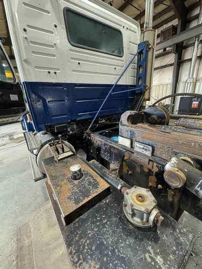 Used 2002 Volvo VHD Roll-Off Truck