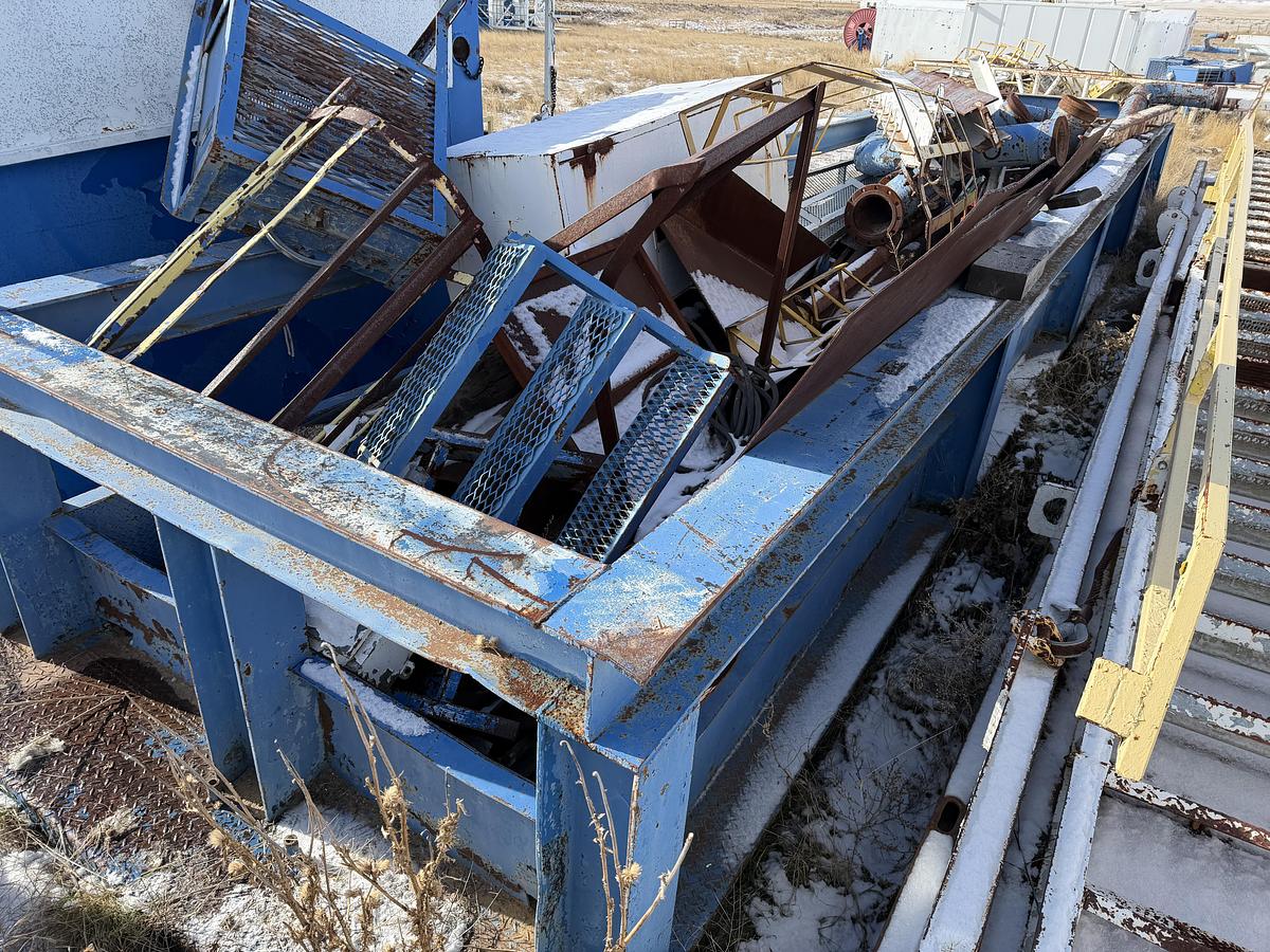 Used Junk Box with Pipe Plate and Center Steel Rig #235