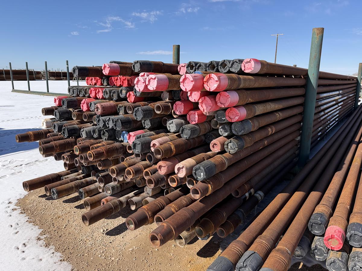 Used 4 inch S135 Range 3 Drill Pipe 14# BN XT39 Conn