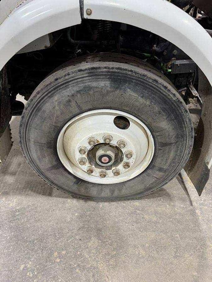 Used 2000 Volvo Rapid Rail Single-Axle Automated Side-Loader