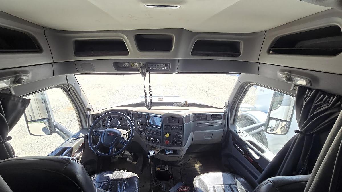 Used 2016 Peterbilt 579 Heavy Duty Truck with Conventional Sleeper Truck and Grill Guard