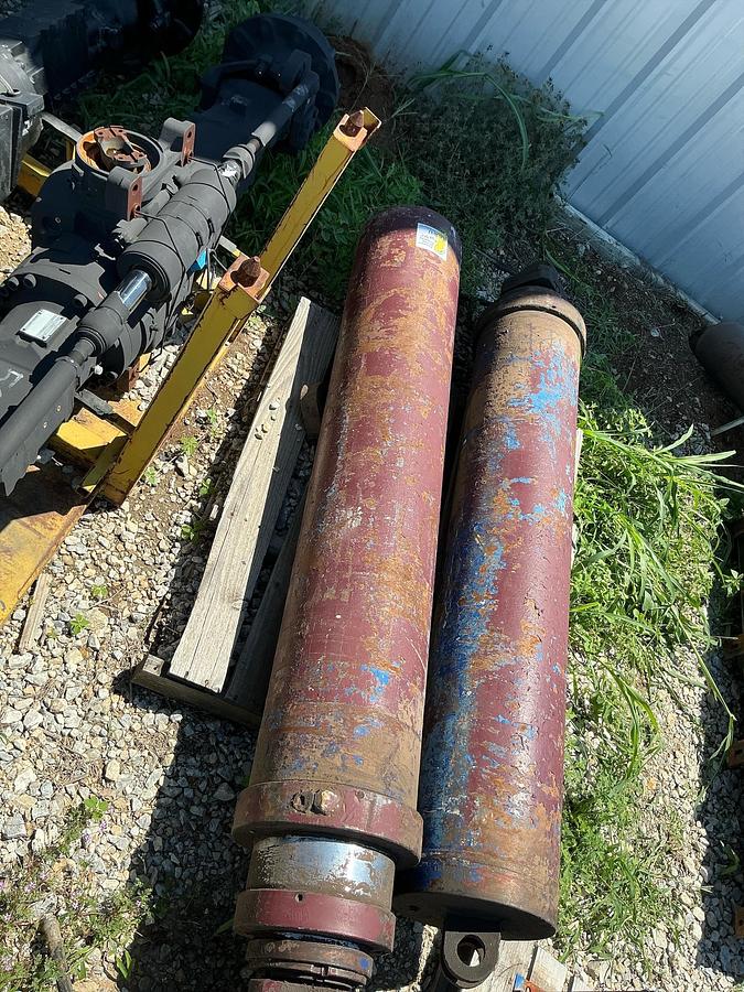 Used Hydraulic Cylinders x2