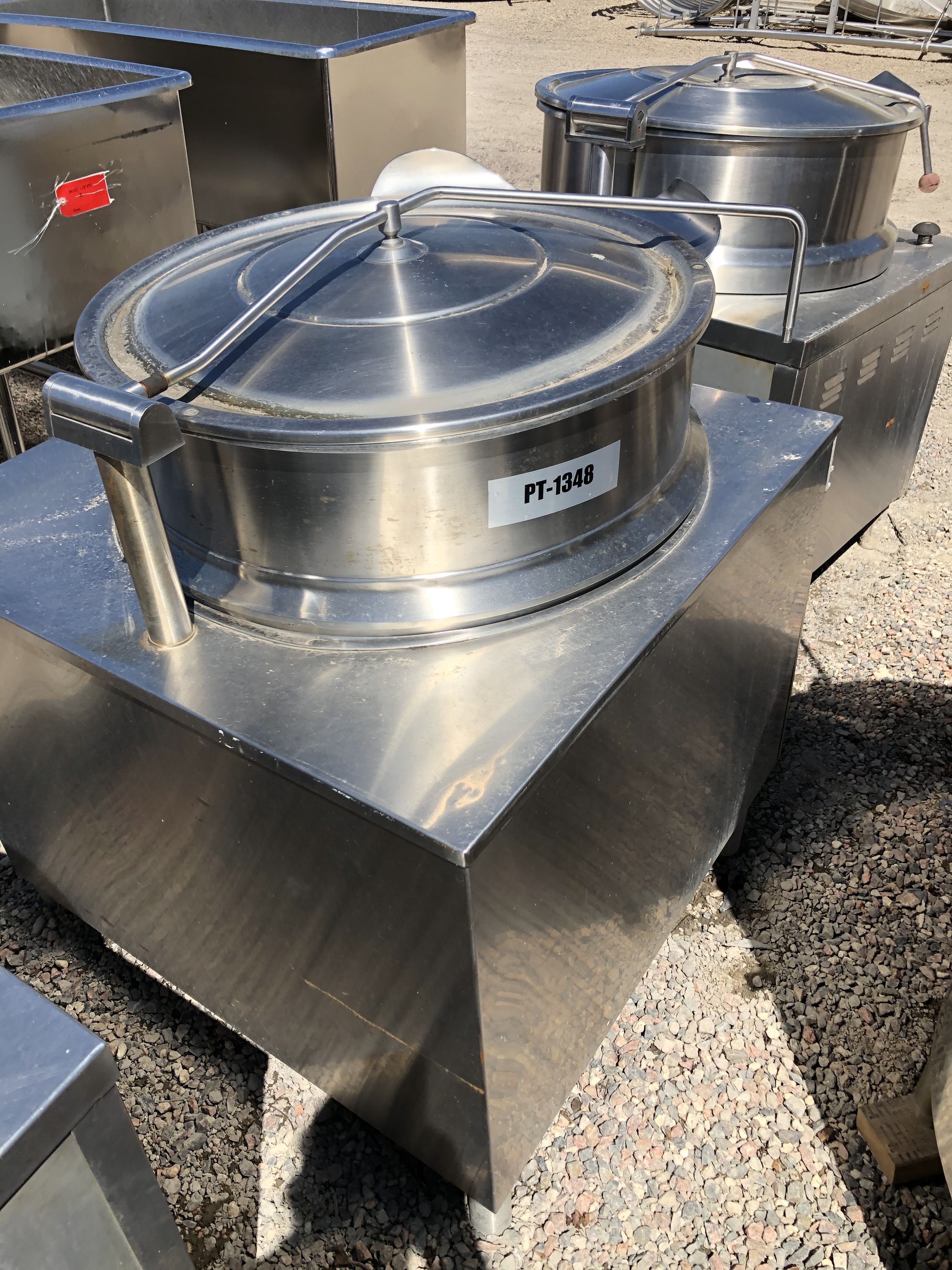 Usado 40 GALLON KETTLE STEAM JACKET WITH CRANK TILT MOUNTED IN CABNET