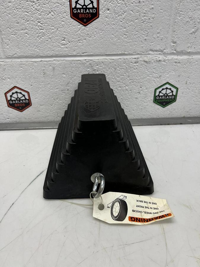Global Industrial 129100 Wheel and Tire Chock Rubber Stopper