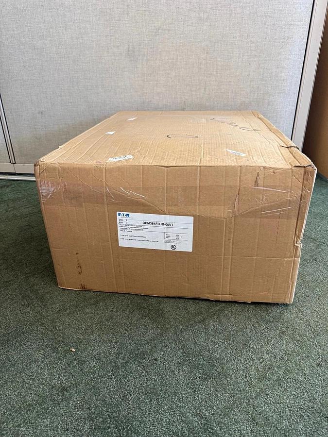 Used Eaton DEM364FDJB-00VT Heavy Duty Safety Switch, 3-Pole, 200A, 600V Fusible *NEW*
