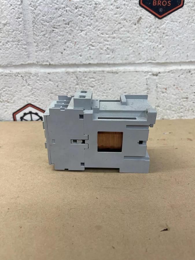 Used Allen-Bradley 100-C09Z*10 Contactor Series A, 600 V, 25 A - Lot of 3