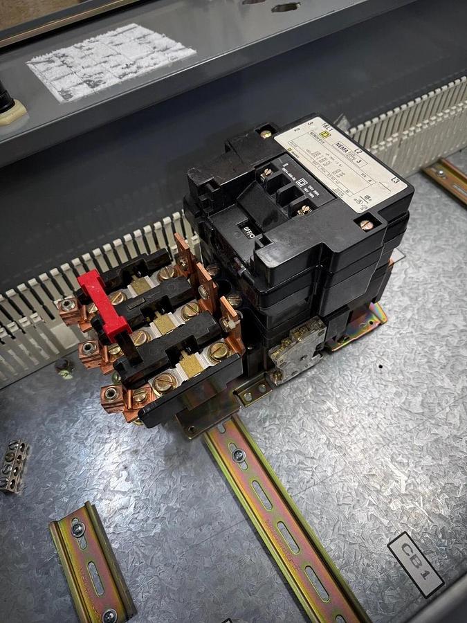 Used Square D 8539SEA51V81CF4P71P72T Combination Starter, Fusible Disconnect Breaker