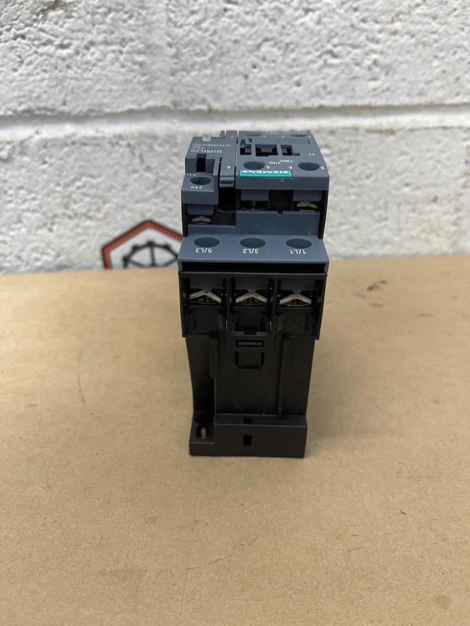 Used Siemens 3RT2026-1BB440 Contactor, Sirius, 24V