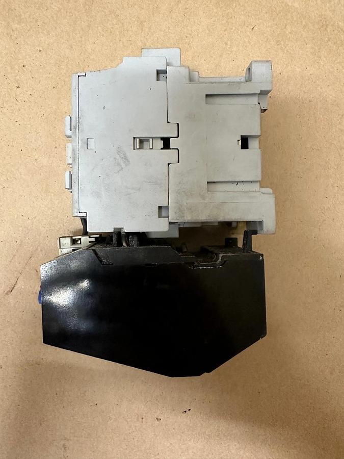 Used Allen Bradley 100-C09*10 Contactor w/ Siemens 3UA5000-1F Overload Relay