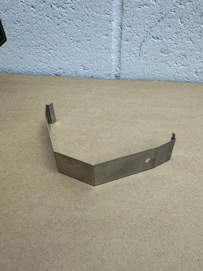 Used Panduit CDCLP4 Quick Mounting 4” Corner Wiring Duct (16 pcs) *FACTORY SEALED*