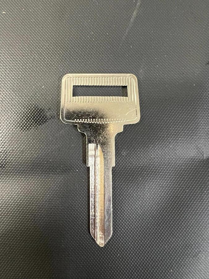 Used Ilco X140 VL8 Key Blanks for Volvo - Lot of 10