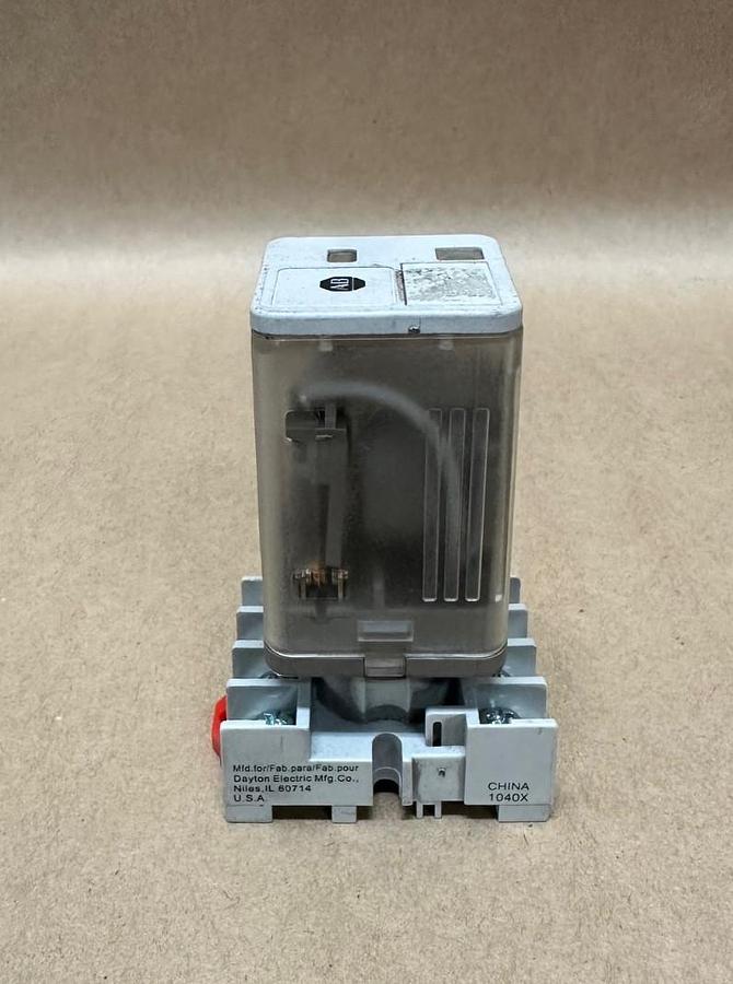 Used Allen Bradley 700-HA32A1 Tube Base Relay w/ Dayton 5X852N Relay Socket