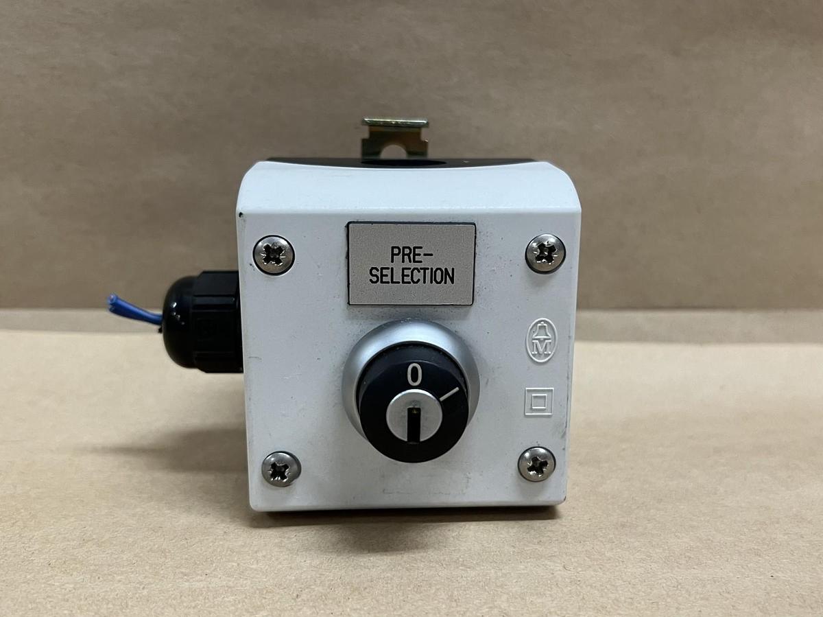 Used Moeller PC-GF20-FR Enclosed Selector Switch w/ M22-KC10 Contact Block