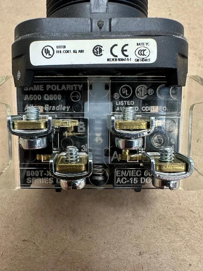 Used Allen Bradley 800H-AR2A PushButton