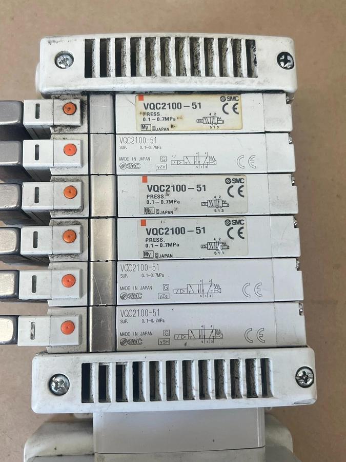Used SMC VV5QC21-04C6TD0-S Manifold