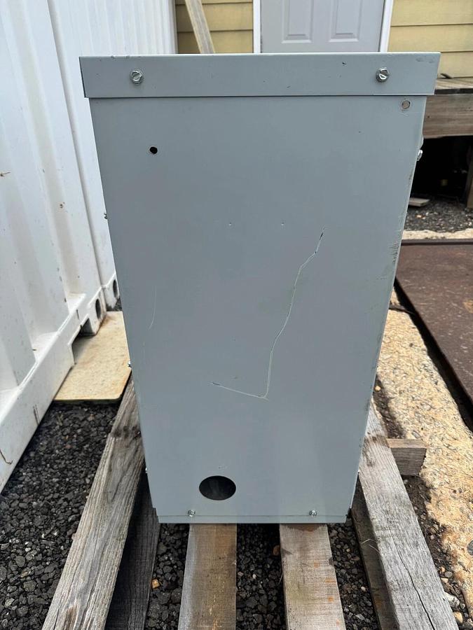 Used Eaton/ Cutler Hammer V48M22T45 Dry Type Distribution Transformer Ser B, 45kVA