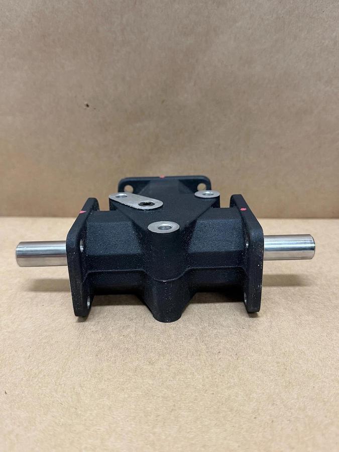 Used Crown C109806 Zero Max, 90 Degree 3 Way Gear Drive