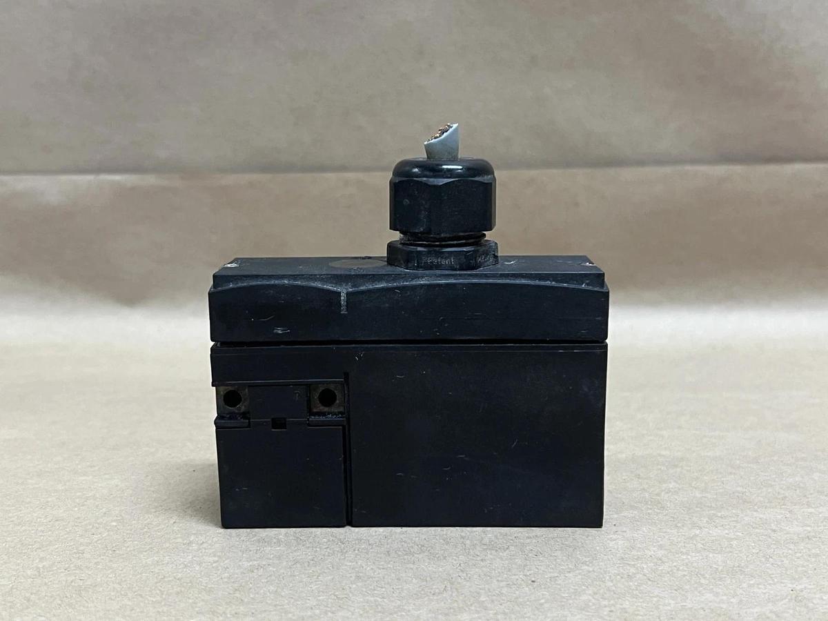 Used Schmersal AZM 170-02zrka Interlock Safety Switch, 24 VAC/VDC, 40-60Hz