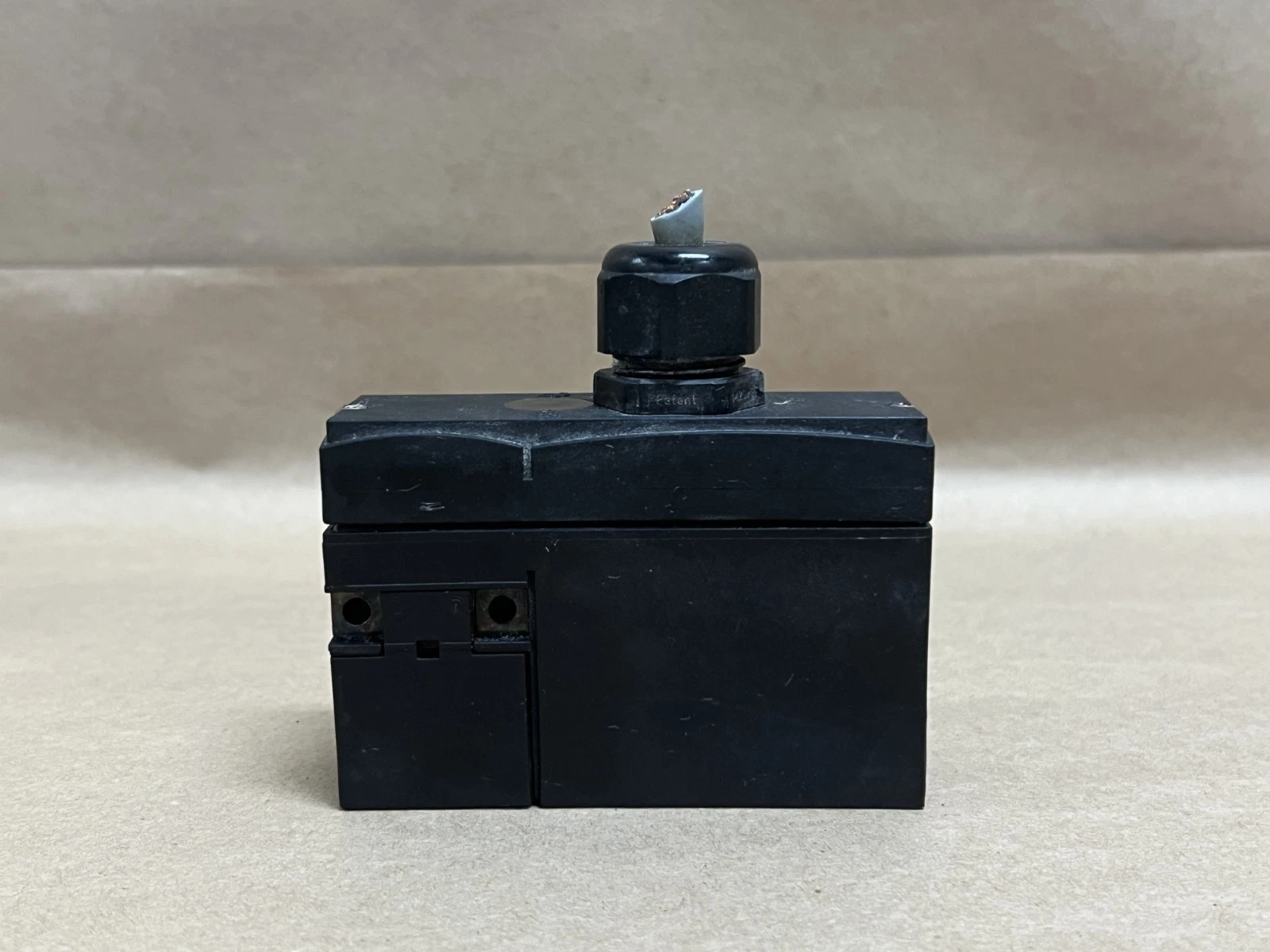 Used Schmersal AZM 170-02zrka Interlock Safety Switch, 24 VAC/VDC, 40-60Hz