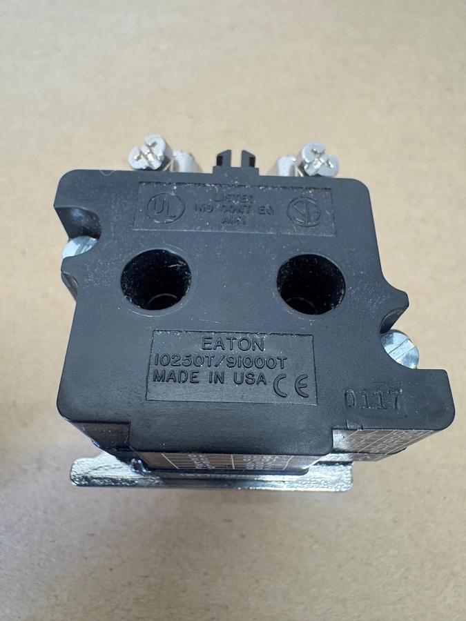 Used Eaton 10250T197LRP2A LED Light (Red) Plastic Lens *NEW*