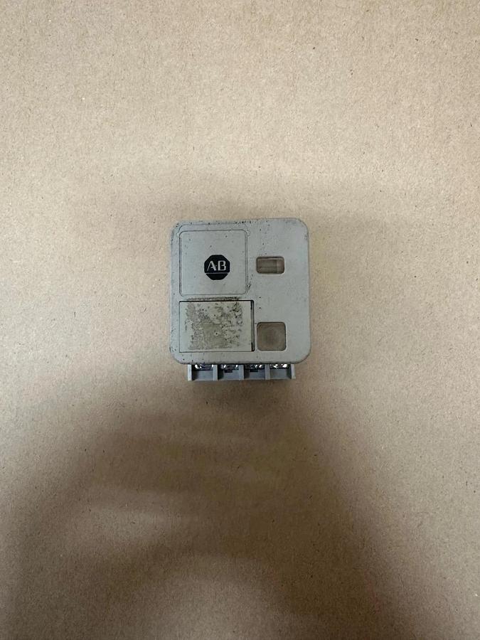 Used Allen Bradley 700-HA32A1 Tube Base Relay w/ Dayton 5X852N Relay Socket