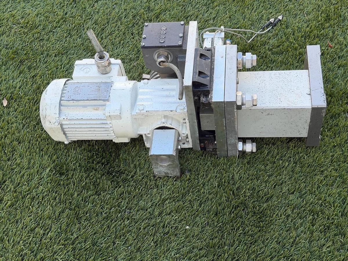 Used SEW-Eurodrive W20 DR63L6/TH 0.18Kw @ 870 Rpm Right-Angle Gearmotor