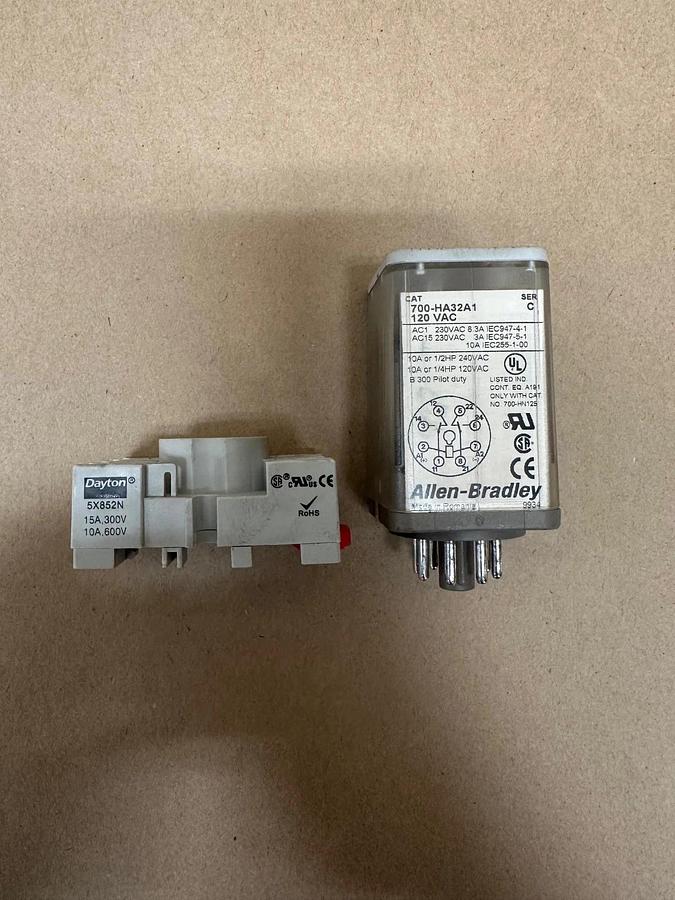 Used Allen Bradley 700-HA32A1 Tube Base Relay w/ Dayton 5X852N Relay Socket
