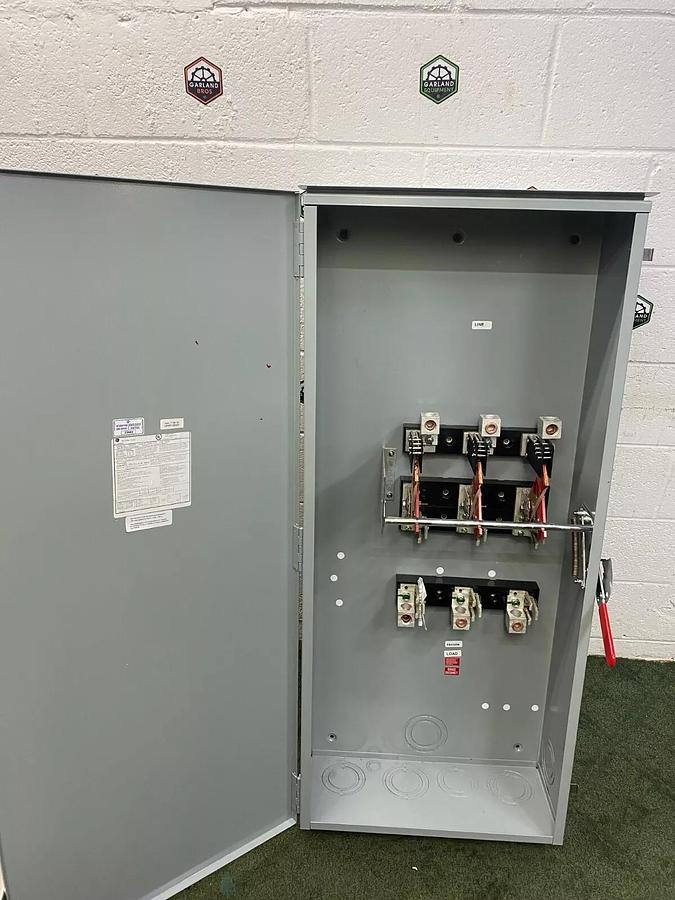Used General Electric TG3325R General Duty Safety Switch Model 8, 400A, Max Volt 240