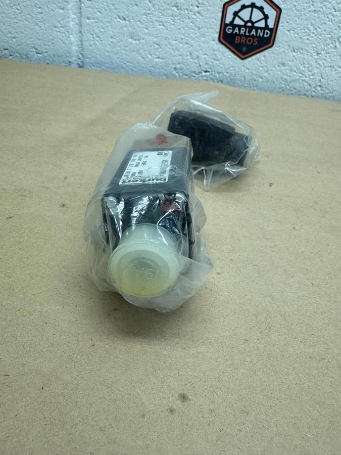 Burkert 00453270 Solenoid Valve, 145 Psi, 120V, 60Hz, 8W