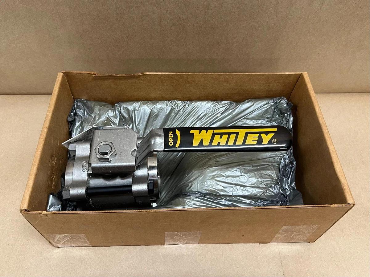 Whitey/Swagelok SS-68TSW32T 1500 PSI @100F, 2" Socket Weld Ball Valve