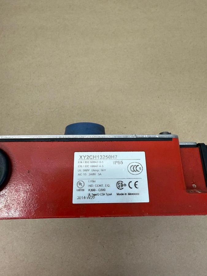 Used Telemecanique XY2CH13250H7 Cable Pull Switch, 240V, 15 AC, 3A Booted Push Button