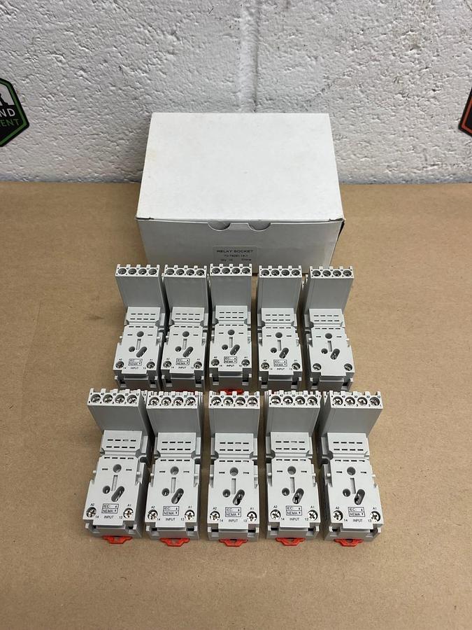 Used Magnecraft 70-782EL14-1 Relay Socket, 10A, 300V, Box Qty of 10