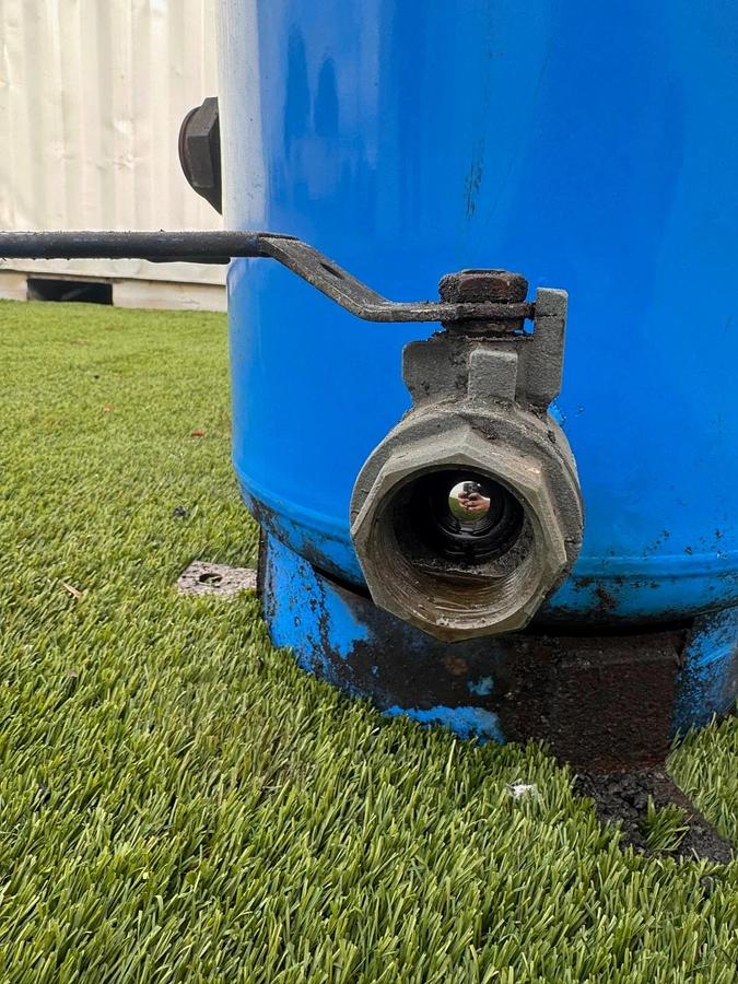 Used Teel 3P272D Epoxy-Lined Tank 42 Gallons, w/ Ball-Valve Fitting