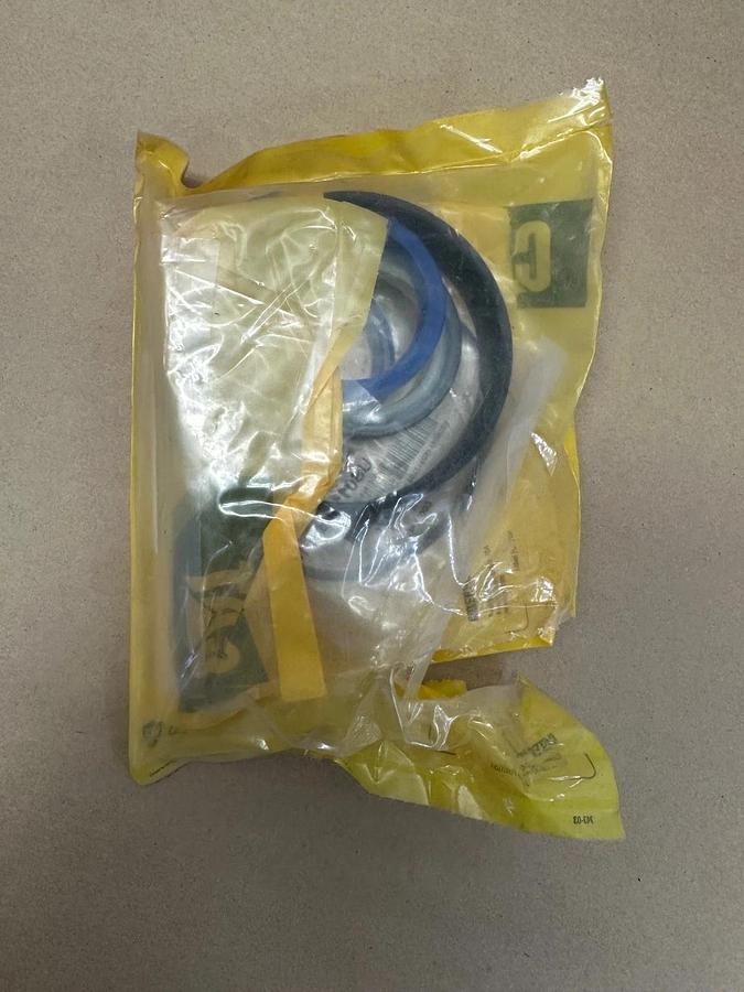 CAT 2406899 Hydraulic Cylinder Seal Kit *NEW*