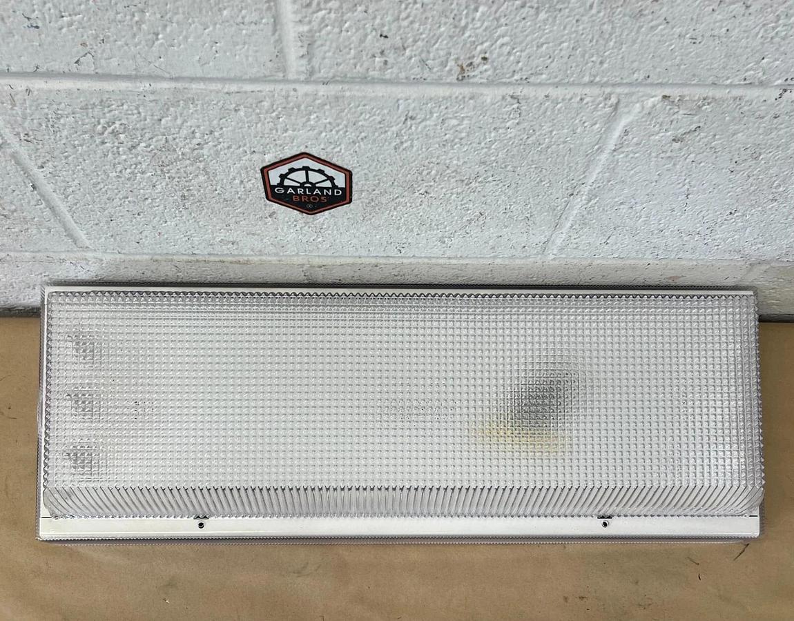 Used Lithonia Lighting VSE 3 17 120 GEB Fluorescent Fixture