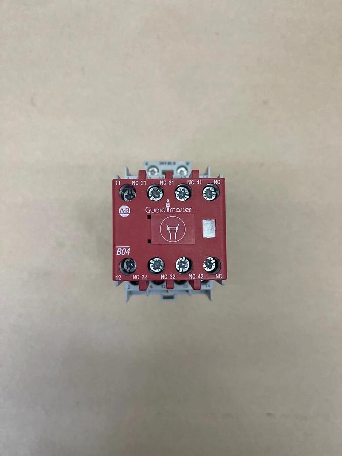 Used Allen-Bradley 100S-C09DJ404C Complete Device Safety Relay, Ser A, 24VDC, 24A