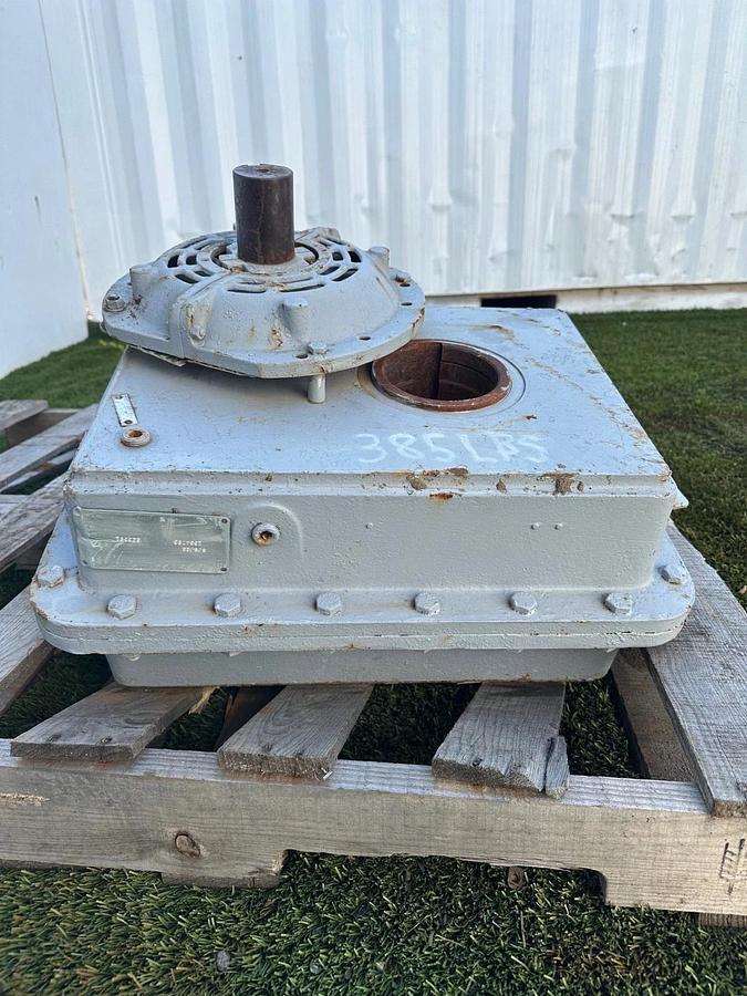 Used Gear Drive, 2-1/8” Shaft Diameter, 5:1 Ratio, 4-3/8” Bore