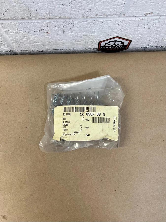 Used Lee Spring Co. LC 050K 09 M (10 pcs) Compression Spring