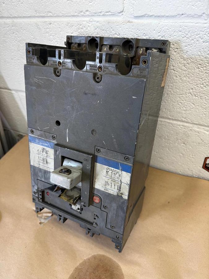 Used GE (General Electric) SKHA36AT0800 Hi-Break Circuit Breaker, 800A, 3-Pole