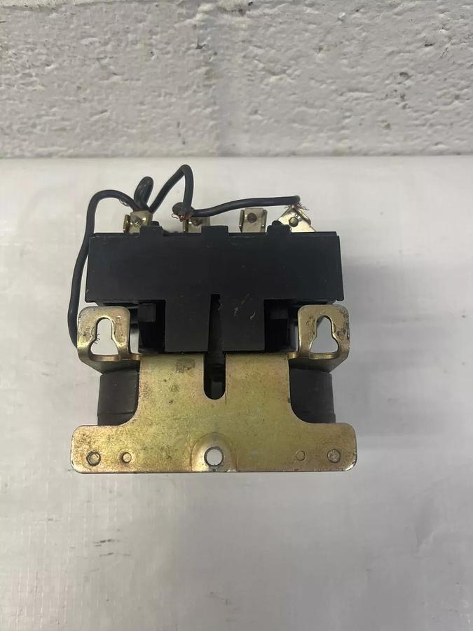 Used Square D Company R06S1 Hoist Contactor, 120V/60Hz