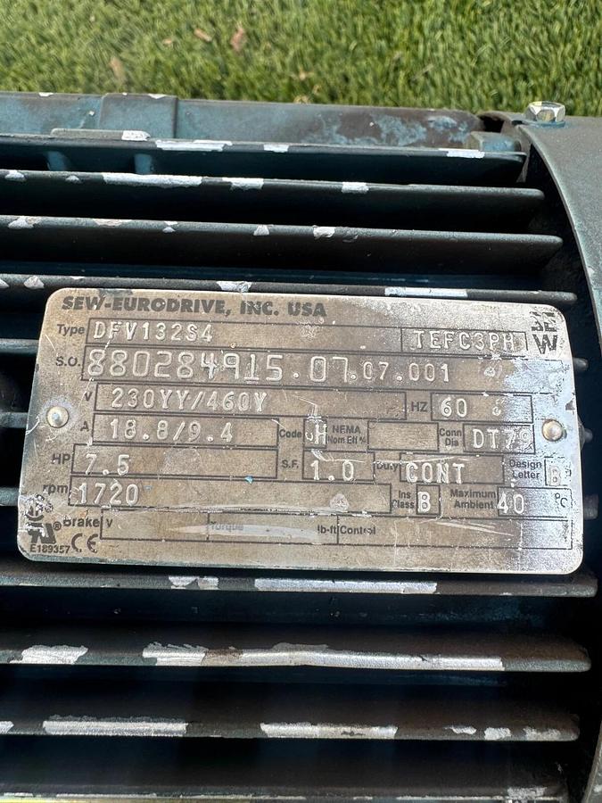 Used SEW Eurodrive DFV132S4 AC Motor 7.5HP @ 1720 RPM, SEW RX107DV132S4, 3.38:1 Ratio