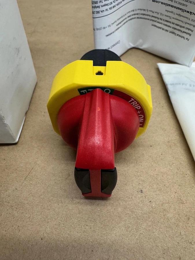 Used Allen Bradley 140MT-SY Red/Yellow Door Coupling Handle *NEW*