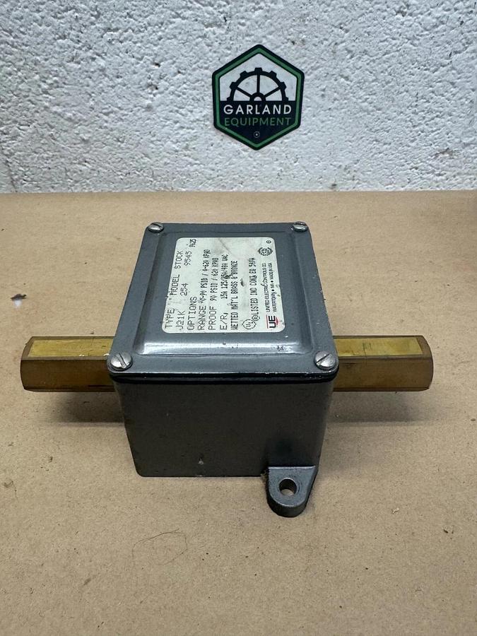 Used United J21K Pressure Differential Switch, 90 PSID, 15A